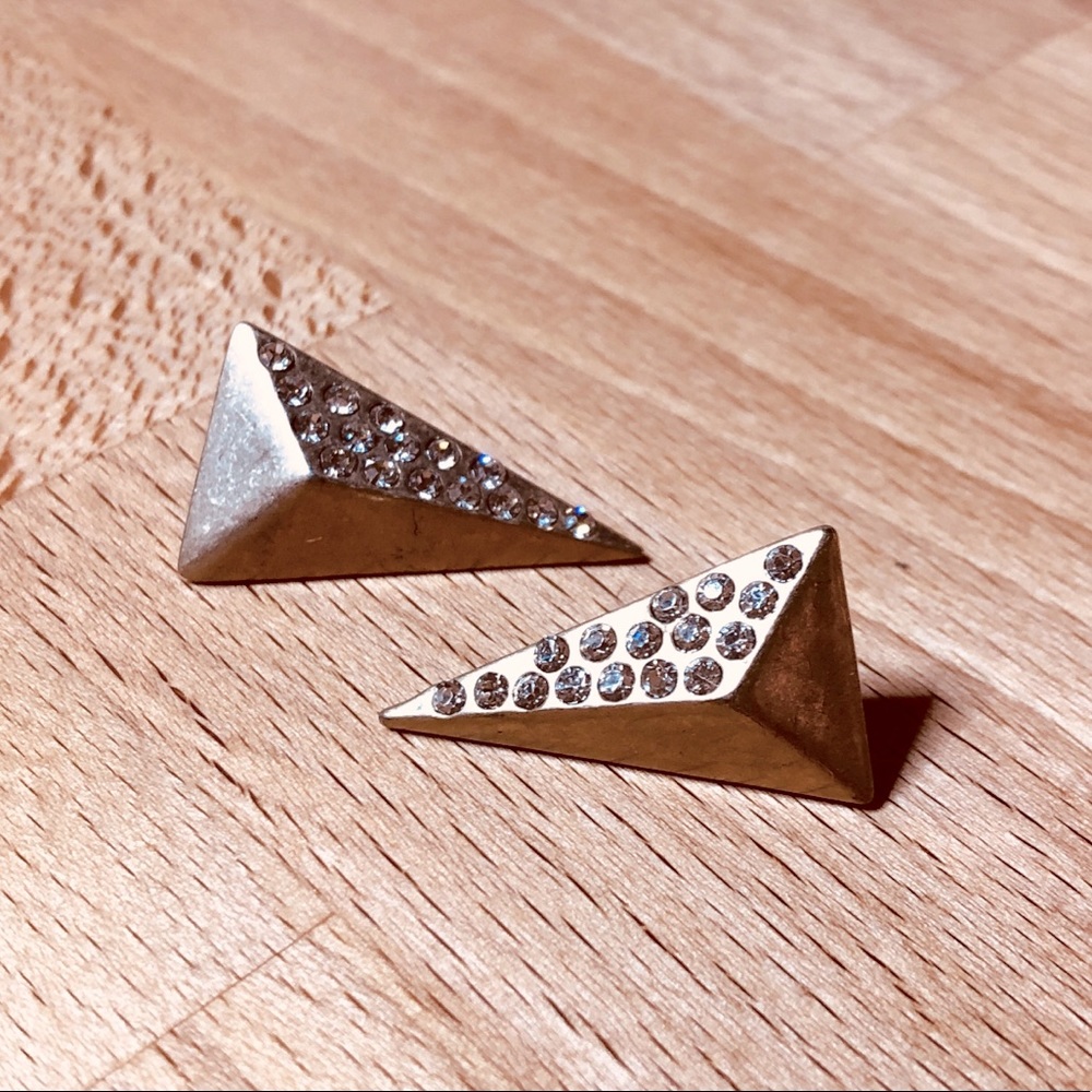 Triangle arrow shaped earrings